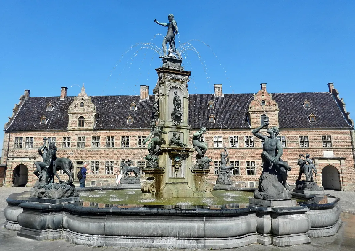 The Neptune fountain at Frederiksborg Castle on an easy-pace Kronborg and Frederiksborg tour